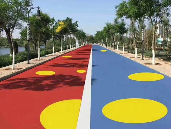 郑州彩色沥青路面与塑胶地坪的不同之处