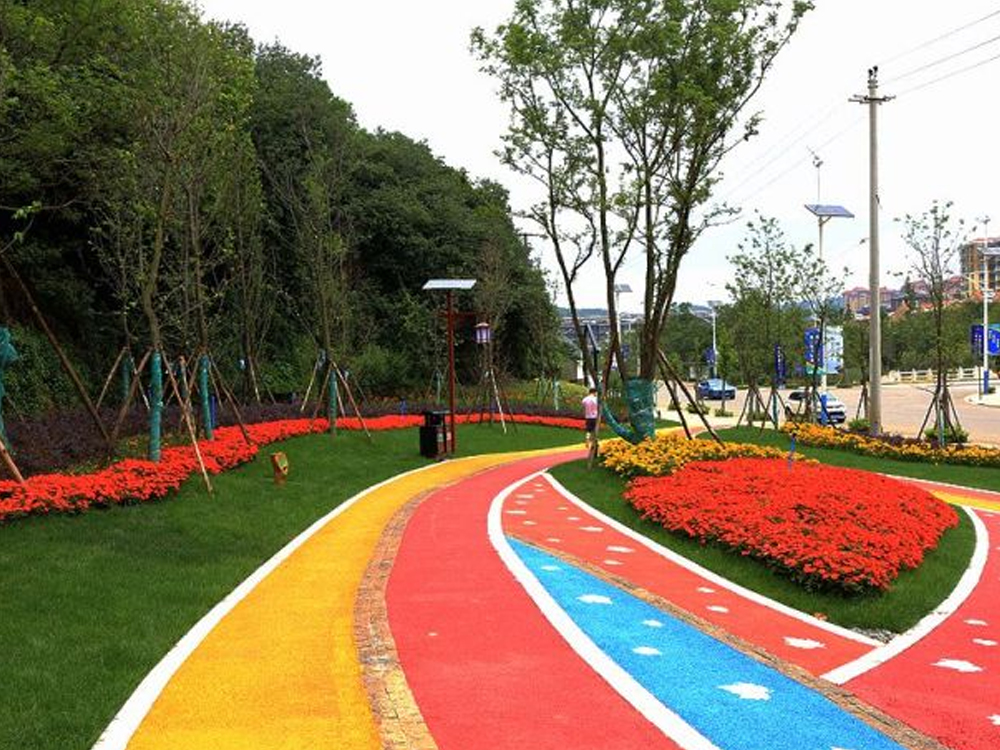 郑州新乡彩色沥青道路、沥青路面都有哪些优点？