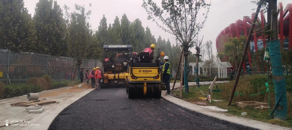 郑州路面作业阶段的沥青摊铺施工技术