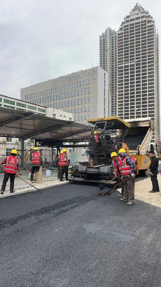郑州公路沥青路面双层摊铺施工工艺的应用优势