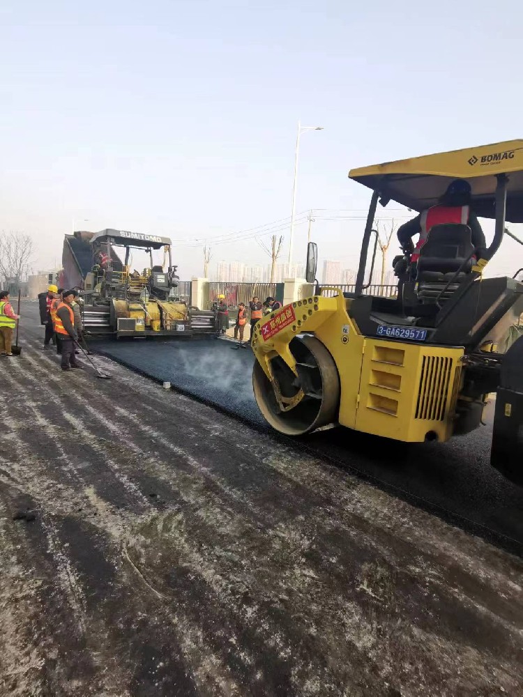 郑州登封沥青路面冷再生技术特点——郑州登封沥青摊铺施工