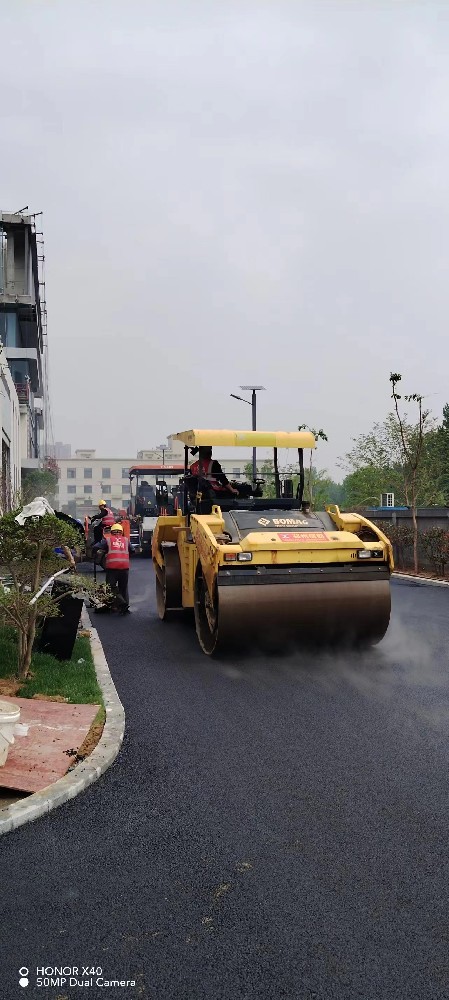 郑州荥阳沥青路面再生技术的分类——郑州荥阳沥青摊铺施工