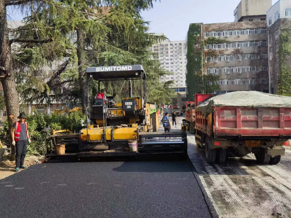 郑州沥青路面摊铺施工过程