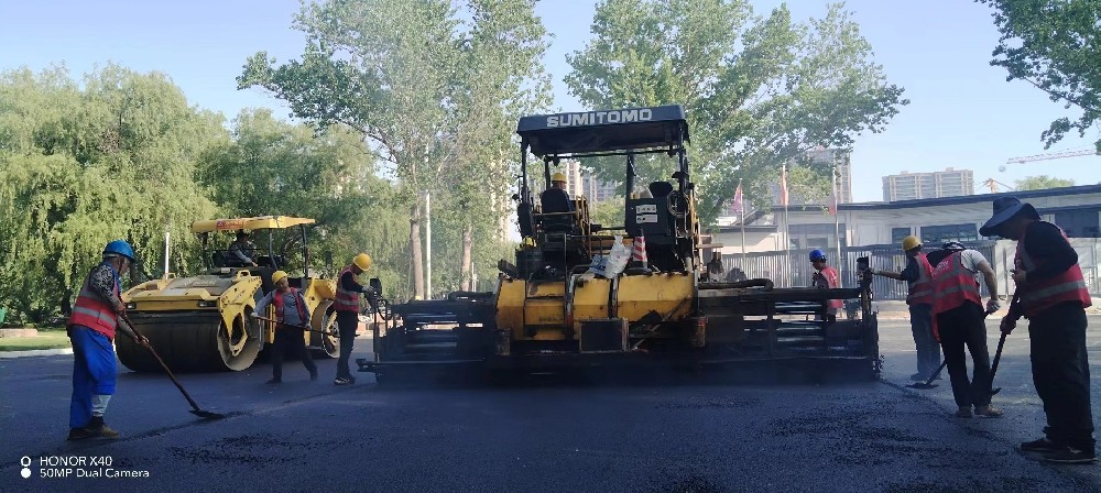 沥青路面：出行安全的坚固防线