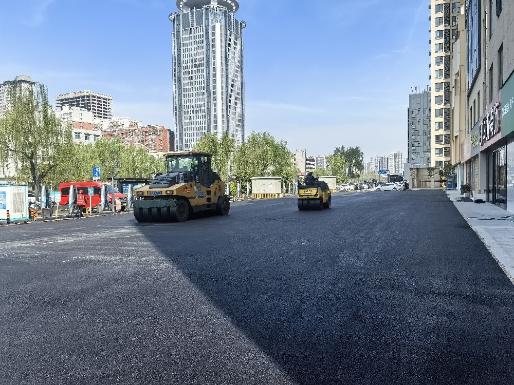 郑州沥青路面摊铺施工：道路建设的核心工艺