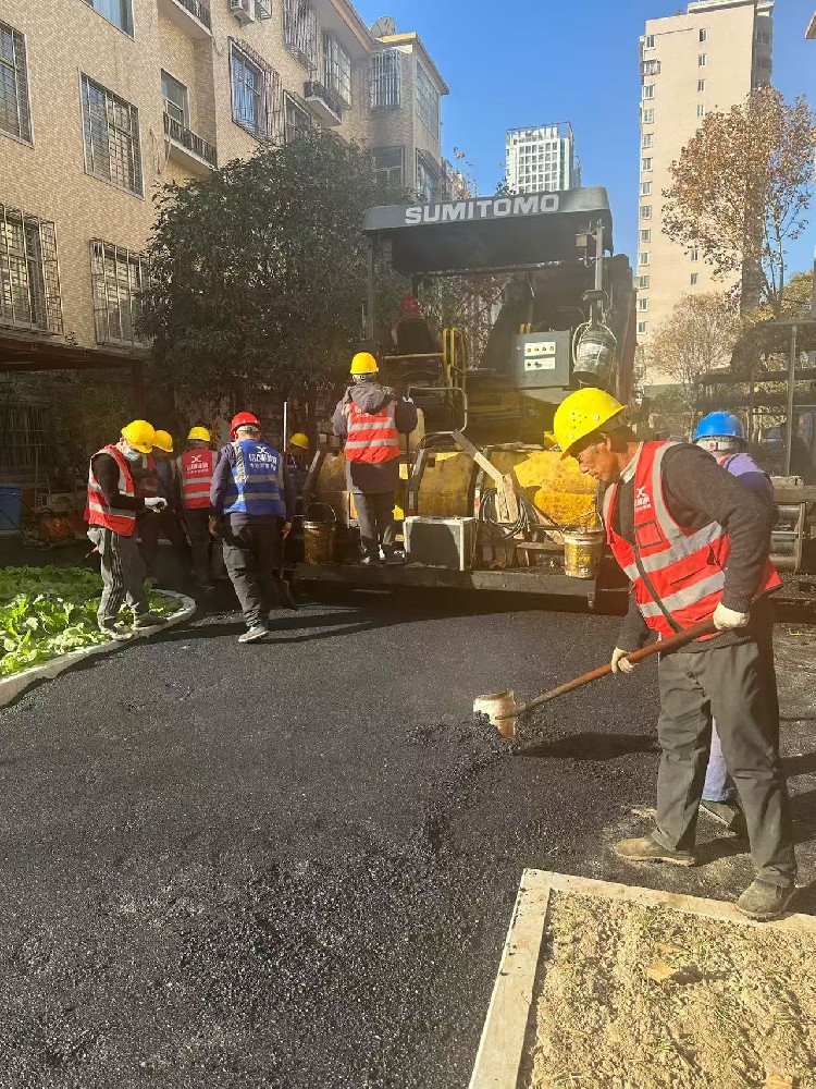 科技赋能匠心，郑州沥青路面铺就品质坦途