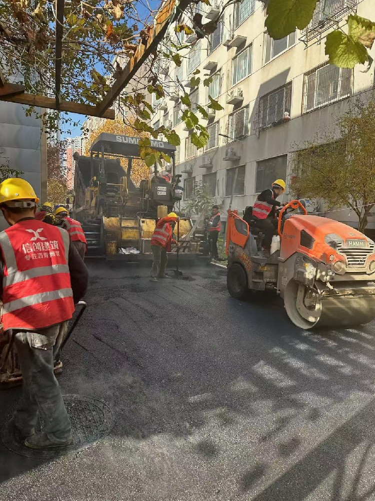 匠心独运，郑州沥青路面摊铺演绎道路建设新高度