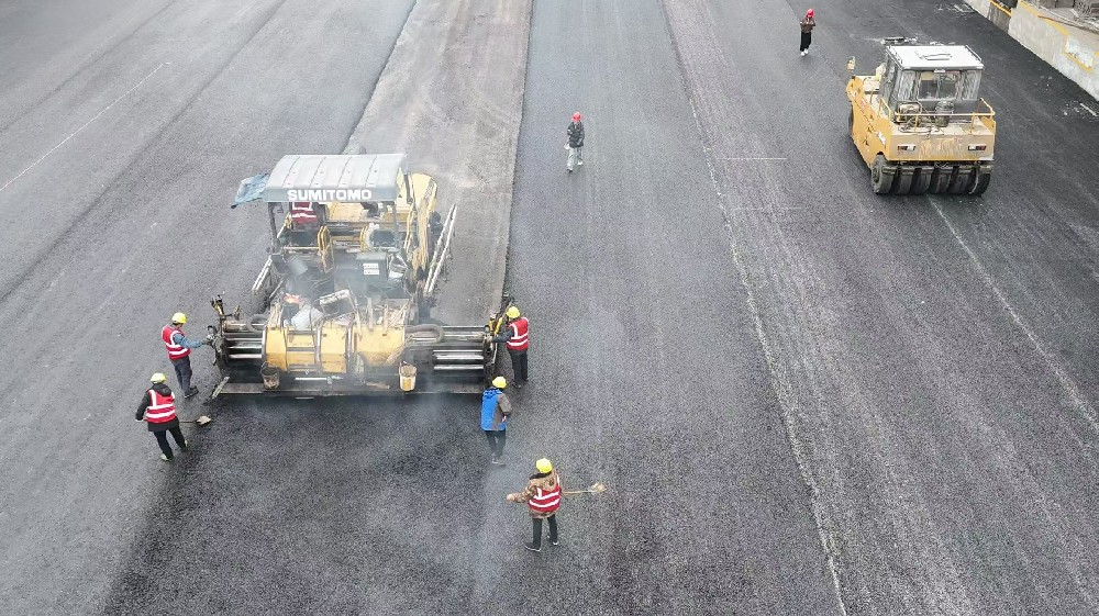郑州沥青路面施工：用专业与匠心铺就康庄大道