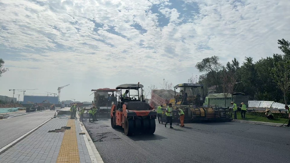 科技赋能，为郑州沥青路面注入智慧新动力