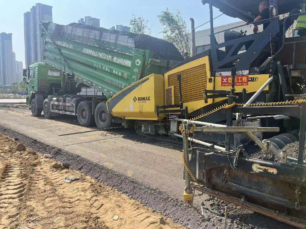 郑州沥青路面施工：为郑州的商业繁荣铺就基石