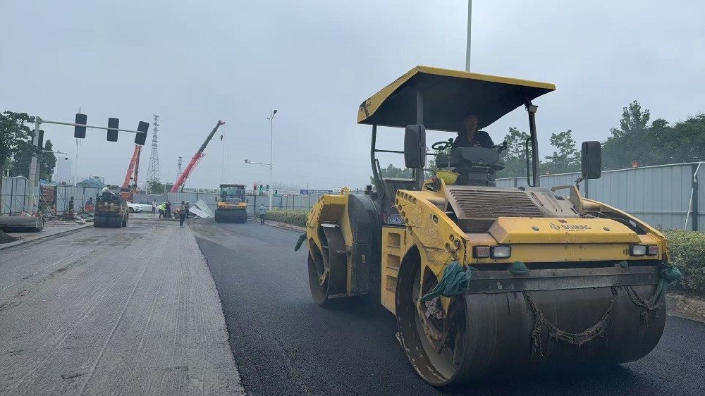 不同气候条件下的沥青路面施工策略