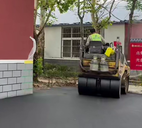 郑州沥青路面平整度控制技术：打造“镜面级”行车体验