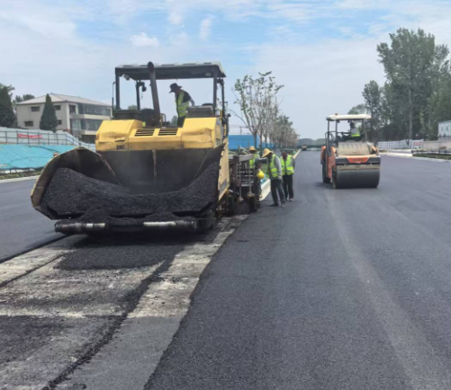 以精品路面护航高速通行安全