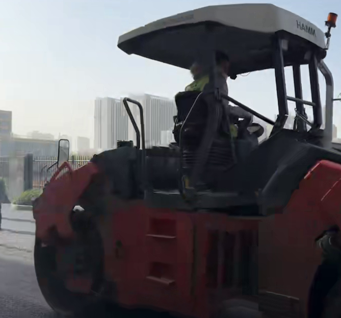 郑州冬季低温沥青路面专业施工厂家：突破气候限制，全年高效筑路