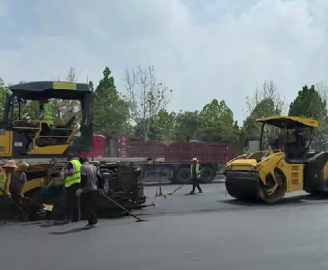 景区沥青路面施工，融于自然的生态旅游道路