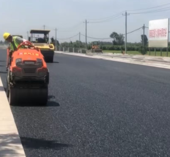 乡村公路沥青路面施工,经济耐用适配乡村路况,助力美丽乡村建设
