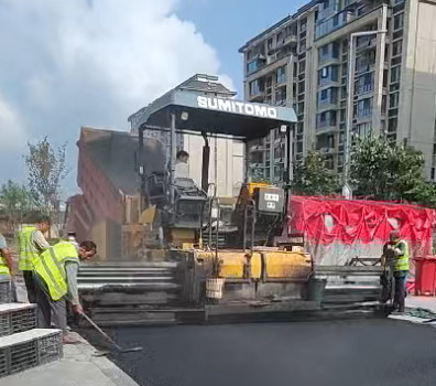 市政道路沥青施工，赋能城市交通升级